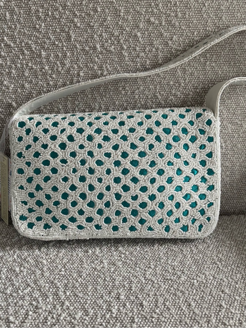 Handcrafted White Beaded Shoulder Bag with Shell Motif - Picture 2 of 2